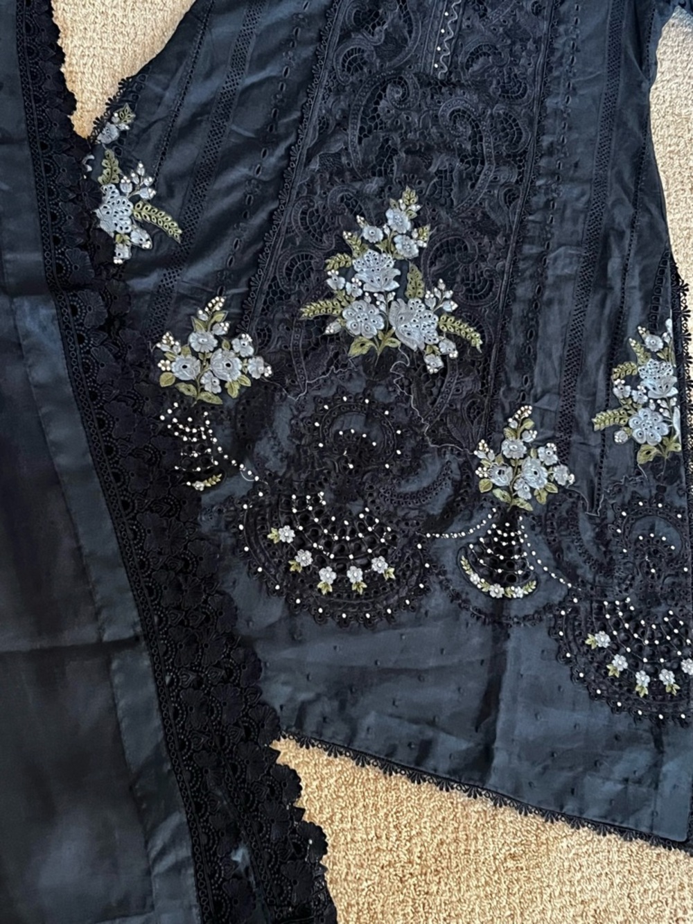 Embroidered luxury Maria B lawn dress suit - Picture 9 of 14